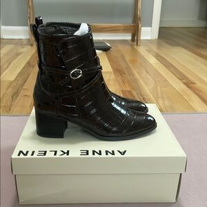 Brand new Brown Crocodile Pattern Boots